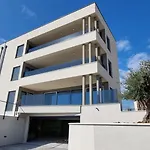 Mukalba 4 Star Deluxe Медулин