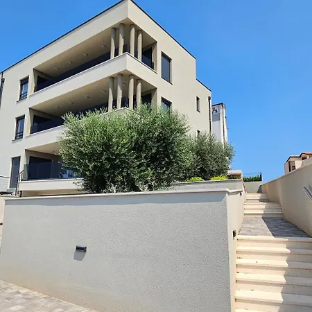 Апартаменты Mukalba 4 Star Deluxe Медулин