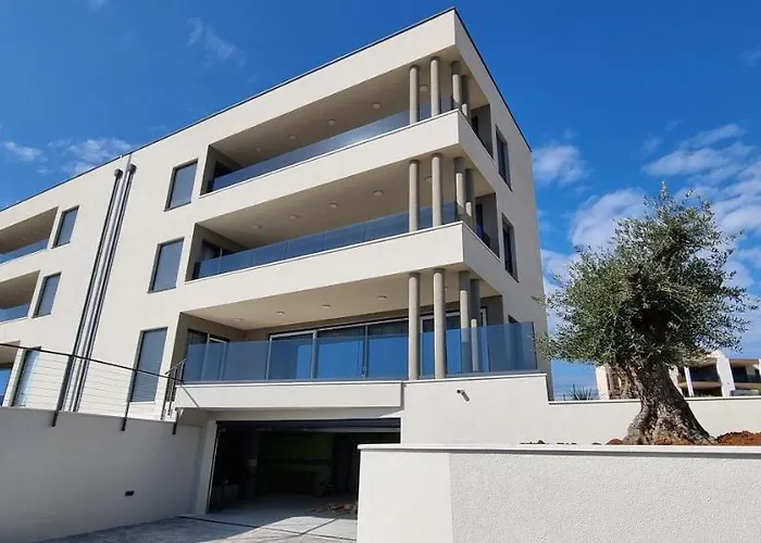 Mukalba 4 Star Deluxe Медулин