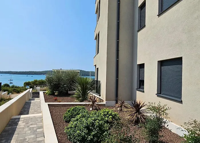 Mukalba 4 Star Deluxe * Медулин