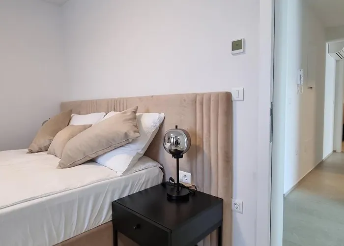 Mukalba 4 Star Deluxe Медулин